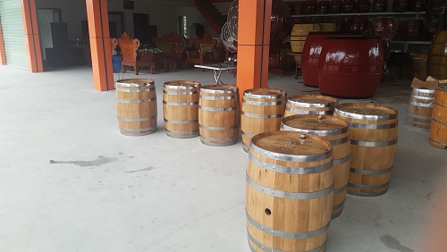 Mua thùng gỗ sồi ngâm ủ rượu là một xu hướng của những người sành rượu