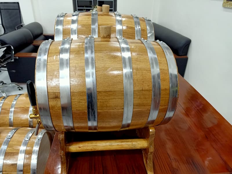 thùn gỗ rượu vang
