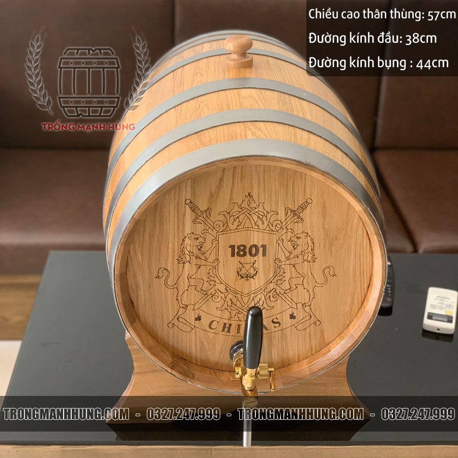 Thùng rượu gỗ sồi của Mạnh Hùng giúp mang tới những loại rượu vang với hương vị hảo hạng